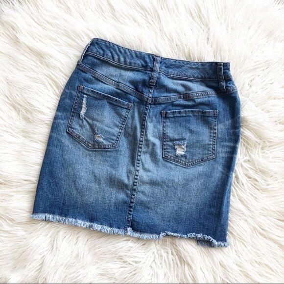 Destroyed Jean skirt   - Picture 2 of 3